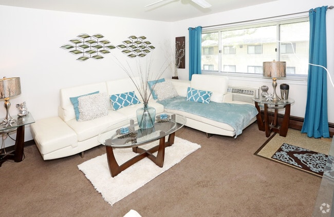 2BR,1BA,852SF - The Maple