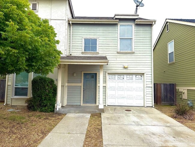 Building Photo - Freshly Painted w/ New Carpets 3 Bedroom, 2 Bath With Attached Garage