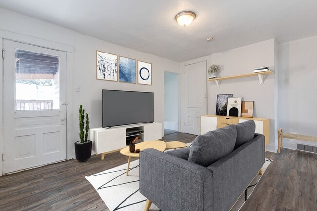 Building Photo - 2120 Salisbury St