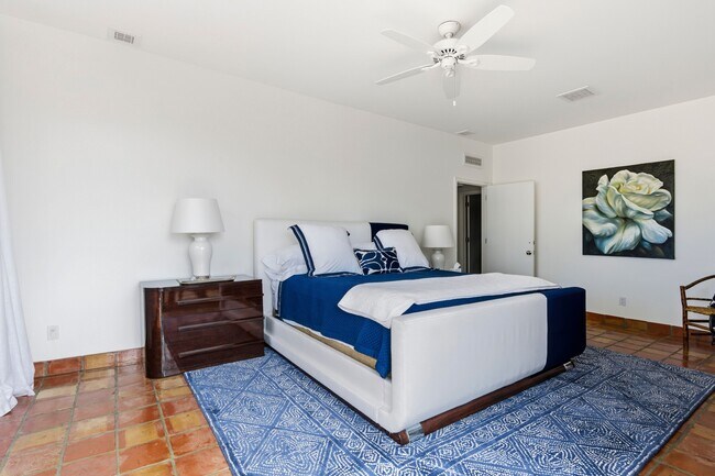 Photo - 264 Everglade Ave