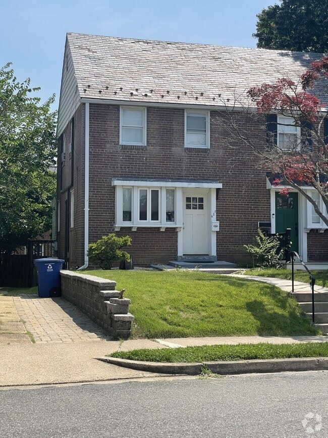 Building Photo - 627 N Nelson St Rental