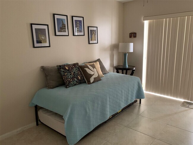 Photo - 385 Markham R Unit 385