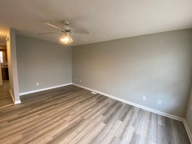 Photo - 109 Hillridge Ct