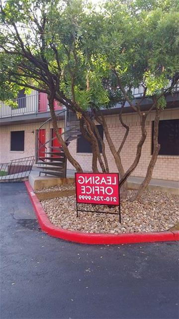 Photo - 6945 I-10 Unidad c1