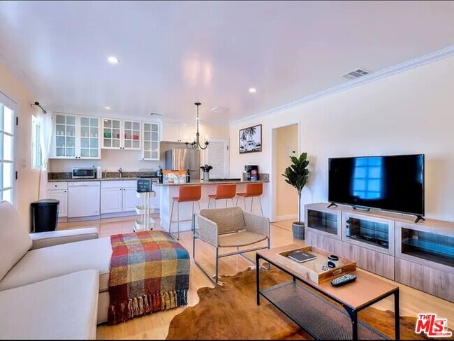 Building Photo - 1028 12th St Unit 10 Rental