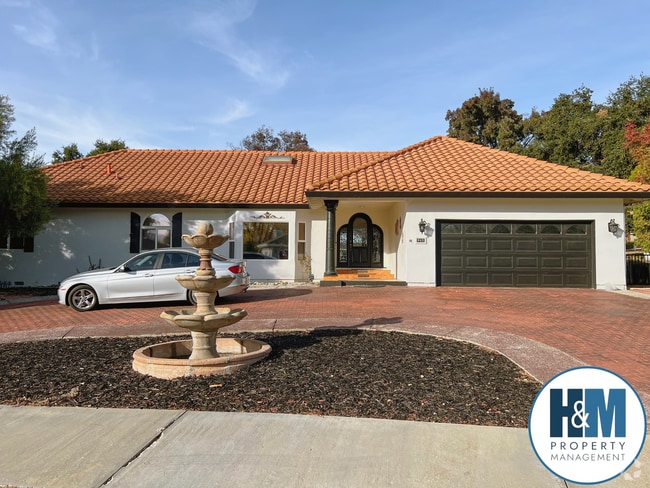 Building Photo - Gated Community Home
