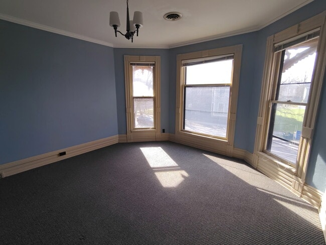 Building Photo - 714 W Main St Unit 3