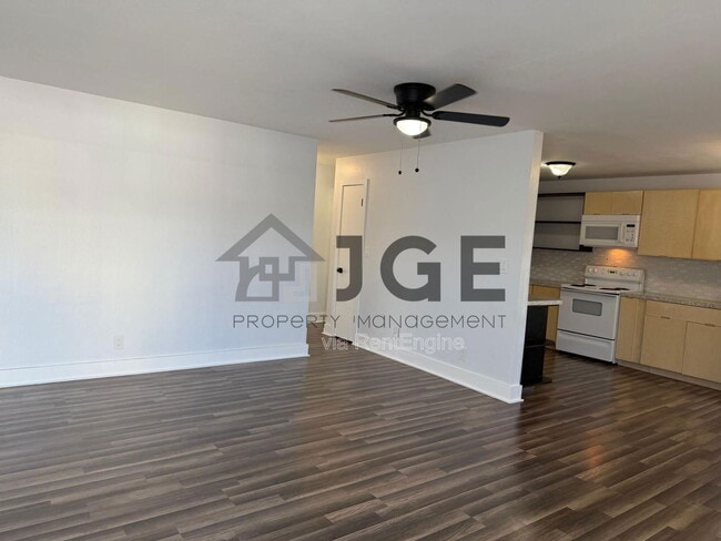 Photo - 810 Lake Shore Dr Unit 36