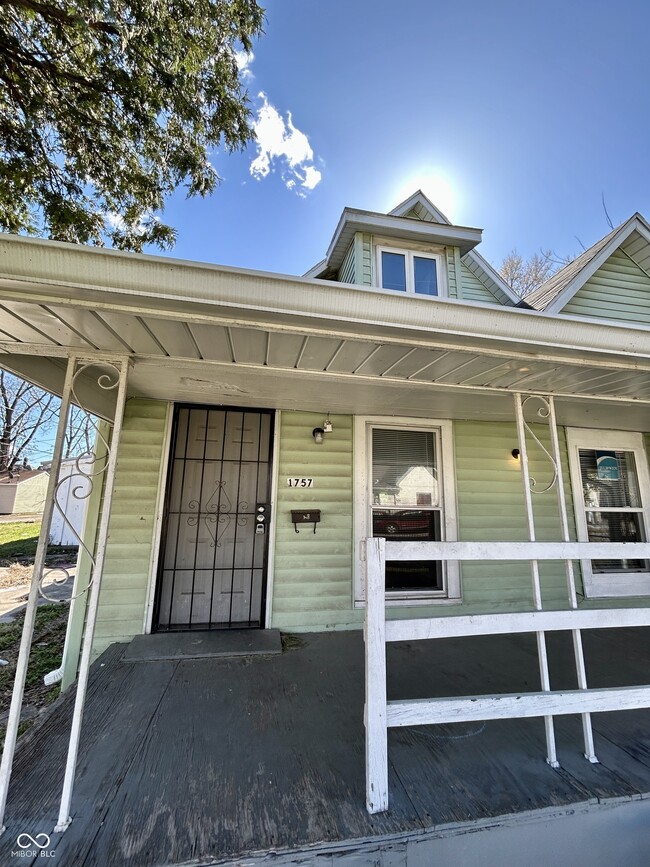 Photo - 1757 Howard St House