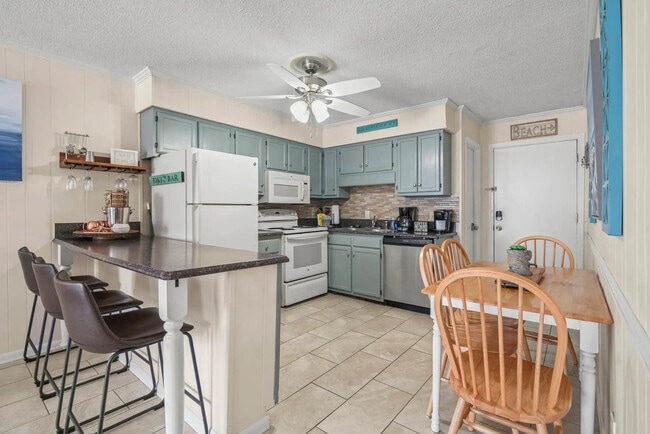 Kitchen - 9620 Shore Dr Unit C101