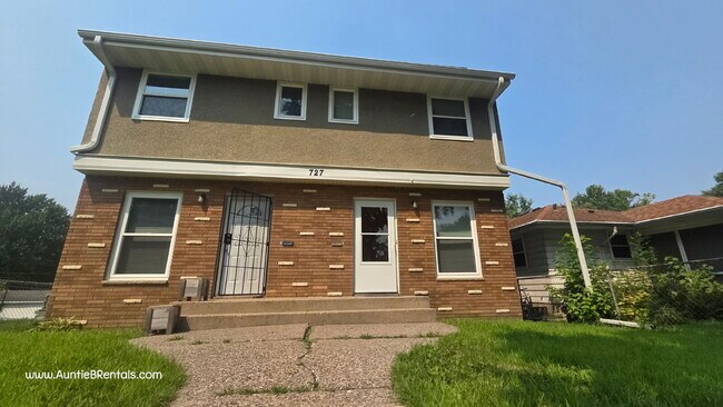 Great 2BR Duplex with a yard, Minneapolis - Bilingual landlords - open to S8