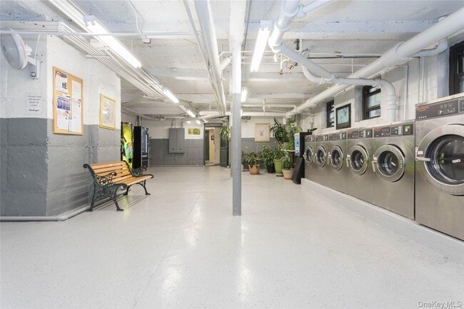 Photo - 167-10 Crocheron Ave Unidad 5B