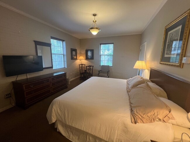 Photo - Bendel Gardens Apartment