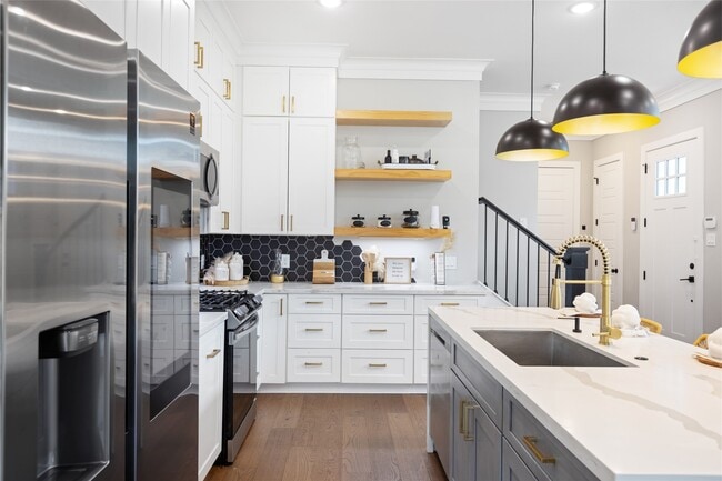 Photo - 7033 Avenue L