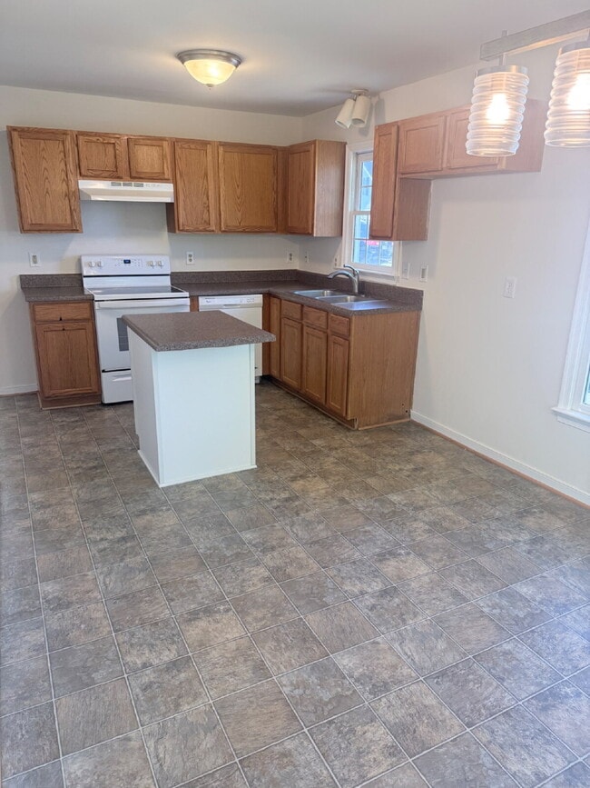 Great Location 3 Bedroom Home Ready to Move In
