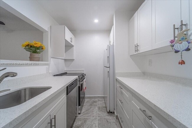 Building Photo - 10500 SW 108th Ave Unit B209 Rental