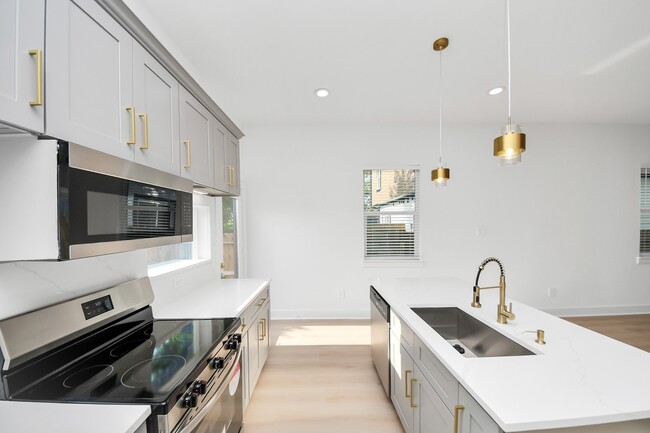 Photo - 8601 Amadwe St