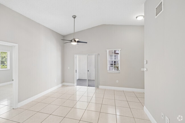 2BR, 2BA - 1180SF - Living Room