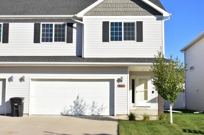 Building Photo - 4737 35th Ave S