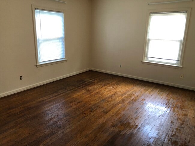 Photo - 2889 Bellwood Ave