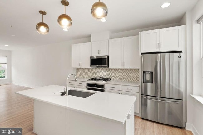 Photo - 1862 Michael Faraday Dr.