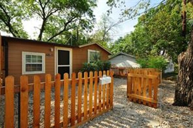 Photo - Cute 1X1 Hyde Park Cottage