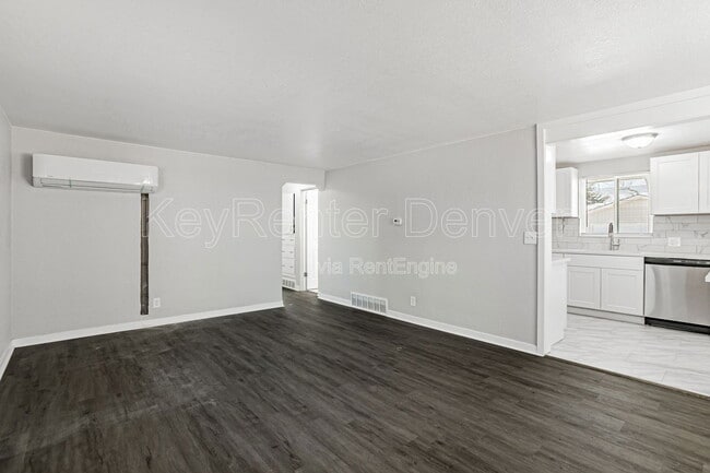 Photo - 3365 Poplar St