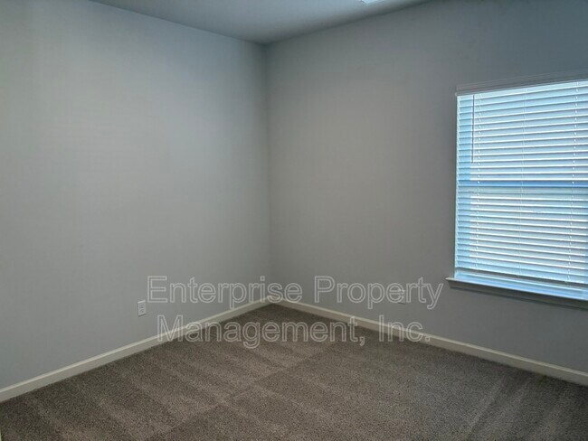 Photo - 250 Kipling Dr