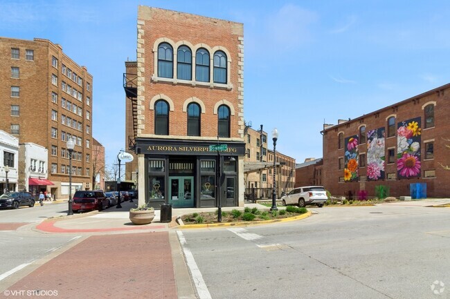 Building Photo - 6 E Downer Pl Rental