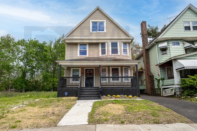 Beautiful 6 Bed 1 Bath Single Family Home - Beautiful 6 Bed 1 Bath Single Family Home