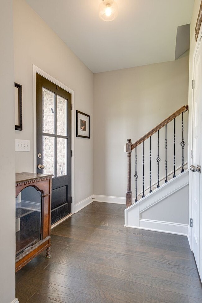 Photo - AVAILABLE NOW!! Beautiful 4 bd in Cambridg...