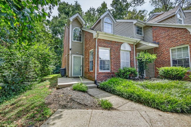 Building Photo - 440 English Ivy Dr