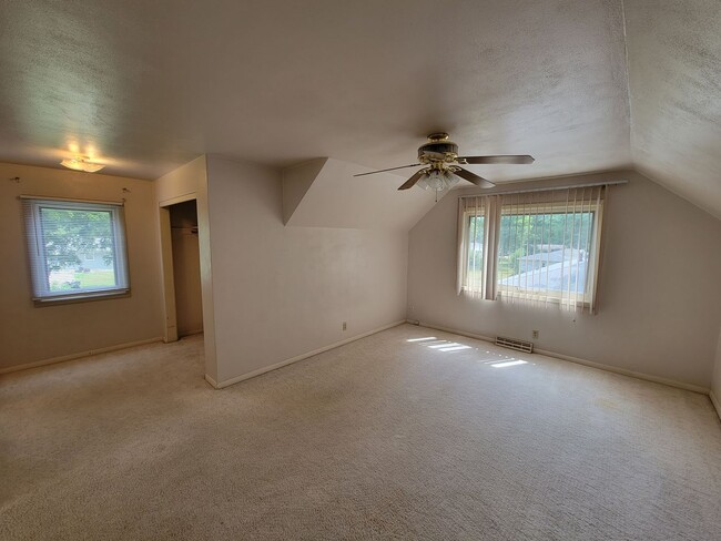 Photo - 4 bedroom 2 bath near campus!