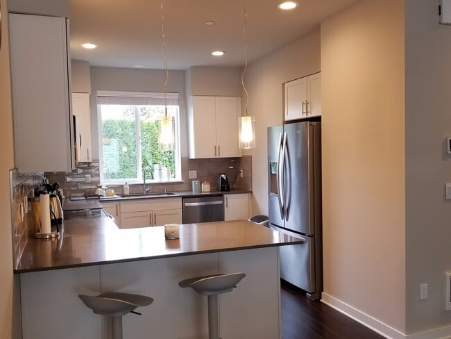 Photo - GORGEOUS Edmonds 2 Bedroom Primary Suites - CLOSE TO EVERYTHING