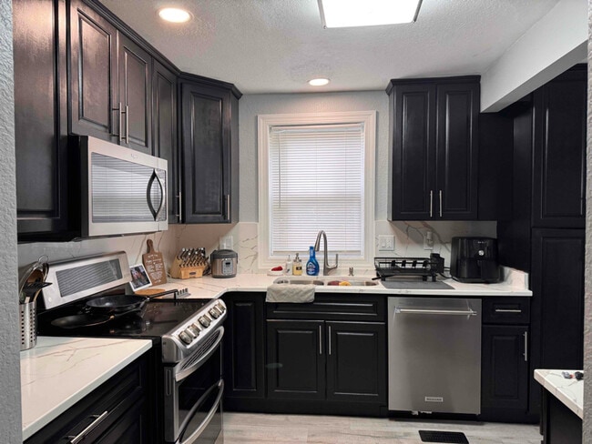 Photo - 2807 Sewells Point Rd