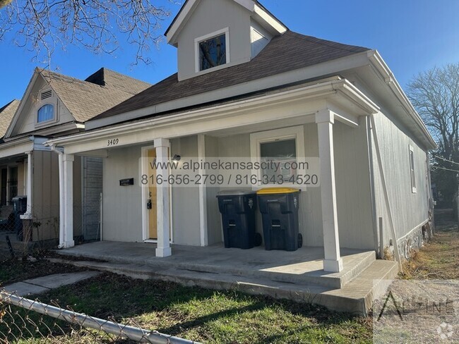 Building Photo - Updated NE Bungalow Rental