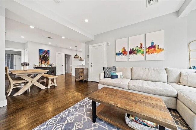 Photo - 230 Bowen St Unit 1