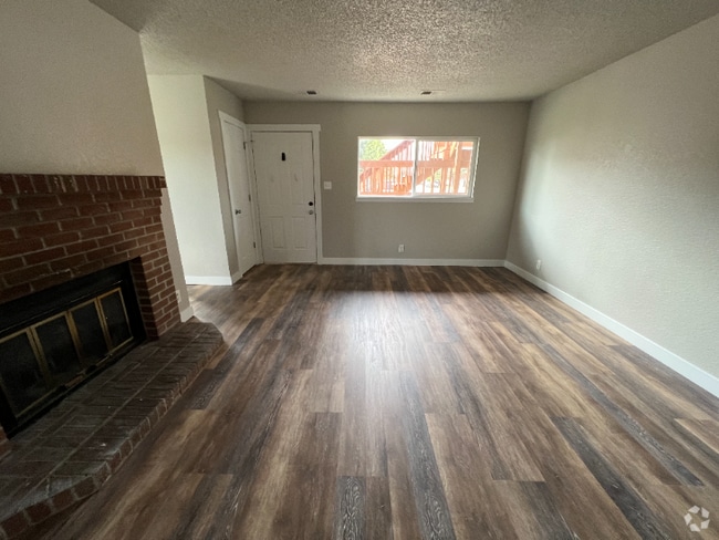 Building Photo - "Charming 2-Bed Oasis in Cheyenne with Coz... Rental