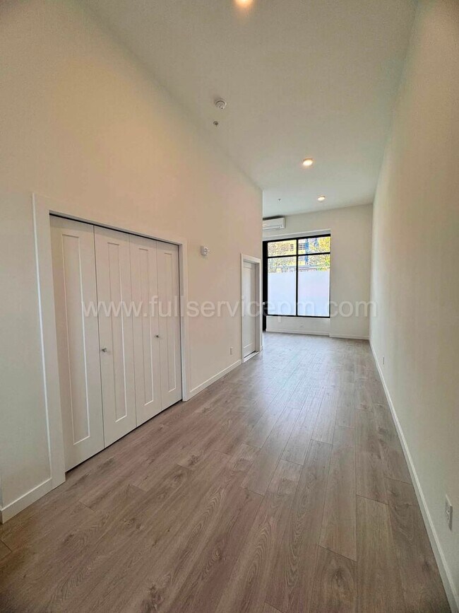 Photo - Modern Live/Work Northgate Townhome w/ Rooftop Deck, Luxury Bosch Kitchen & Dual Suites