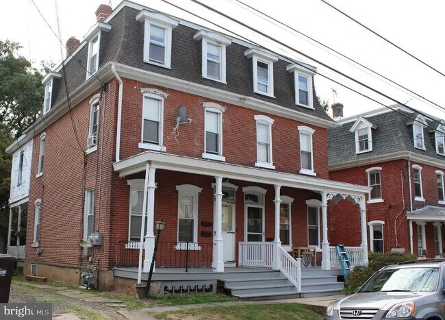 Photo - 411 School St