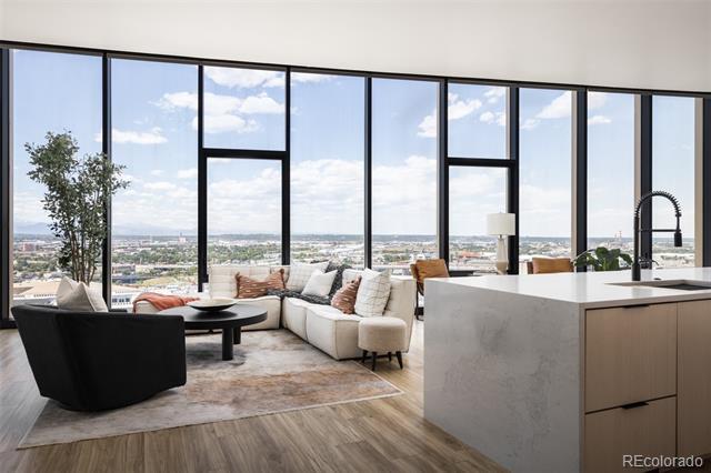 Photo - 3930 Blake St Apartamento Unidad 1604