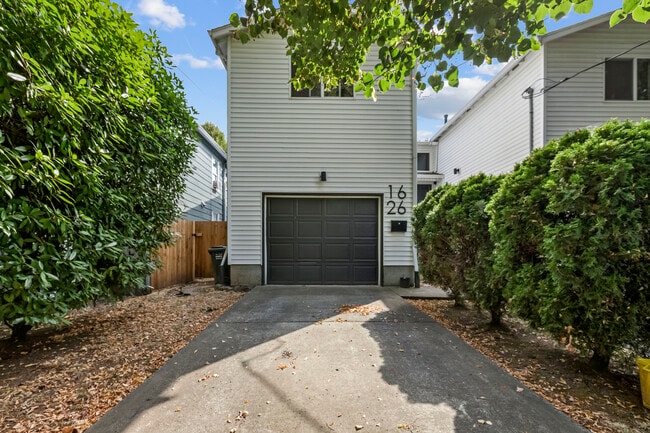 Building Photo - 1626 SE Sherrett St Rental