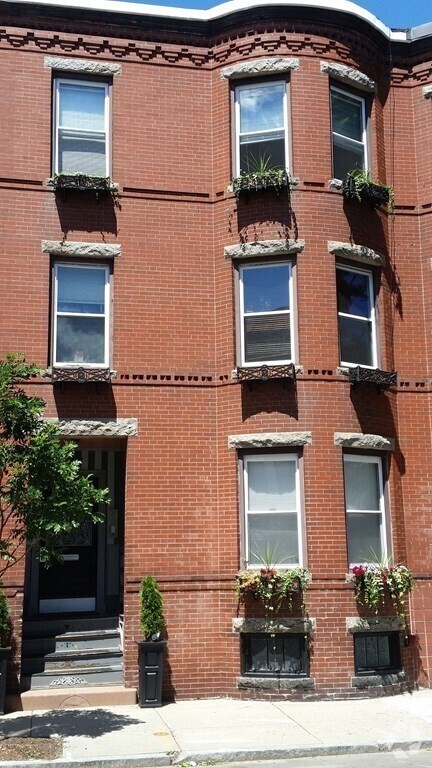 Building Photo - 54 Saxton St Unit 2 Rental
