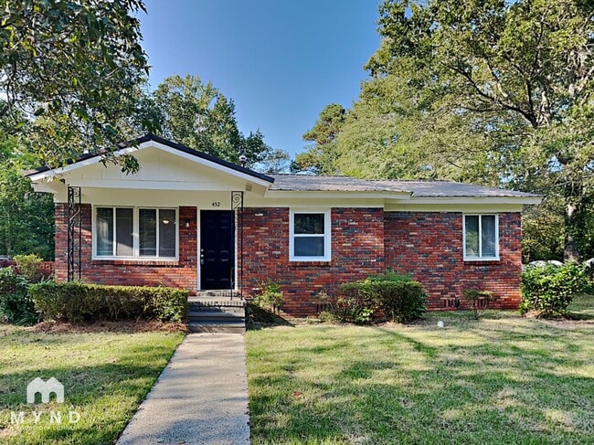 Building Photo - 452 Burgundy Rd