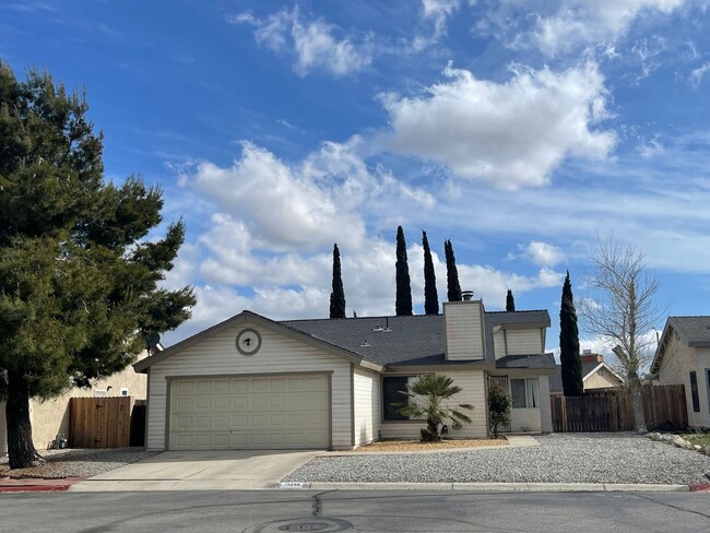 Charming Home in Hesperia- HOA Community- ... - Charming Home in Hesperia- HOA Community- ...