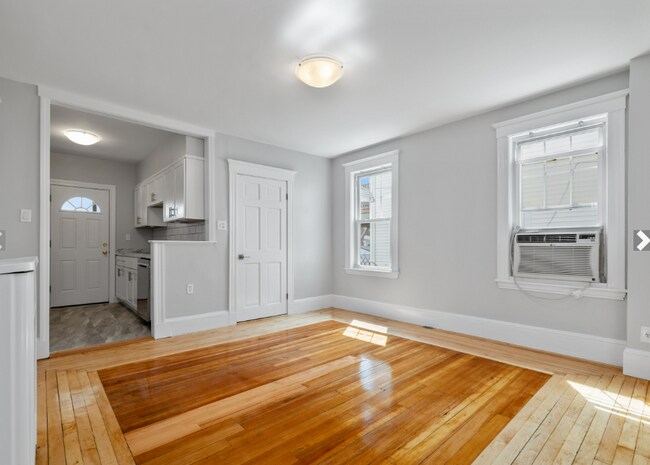 Building Photo - 14 Windsor Rd Unit 16-1 Rental