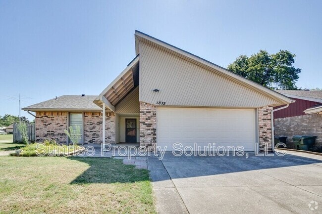 Building Photo - 1832 Michell Dr Rental