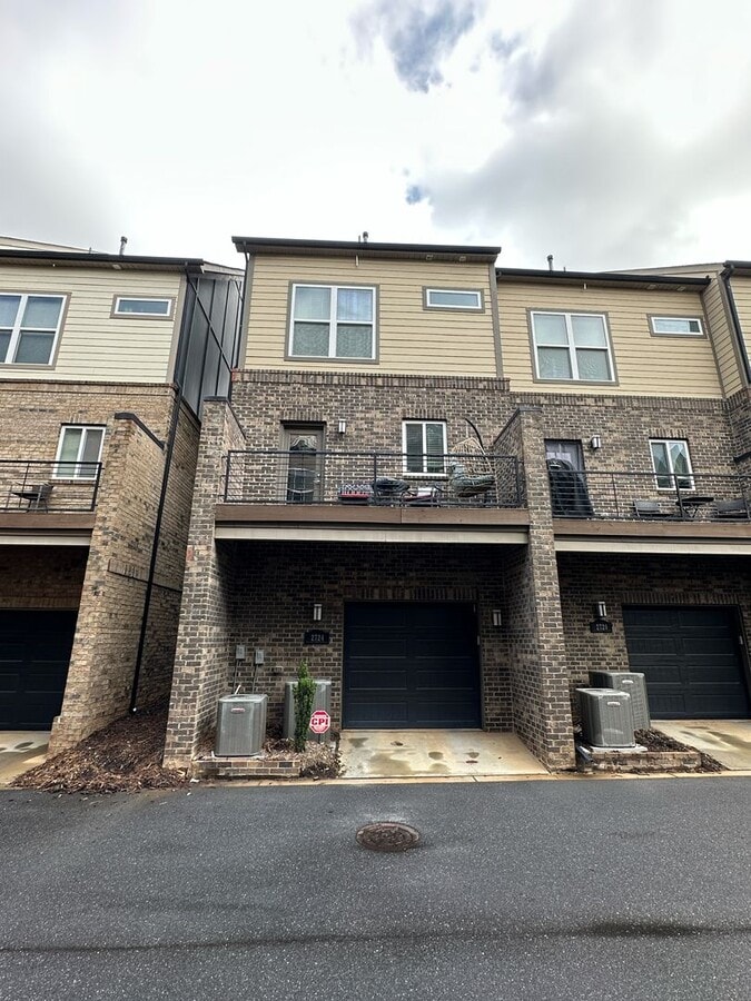Photo - 2724 Grand Union Way