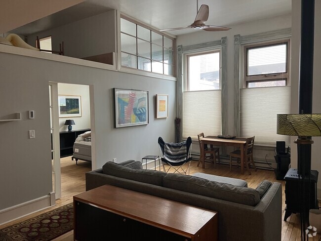 Building Photo - 7 W Superior St Unit 2 Rental