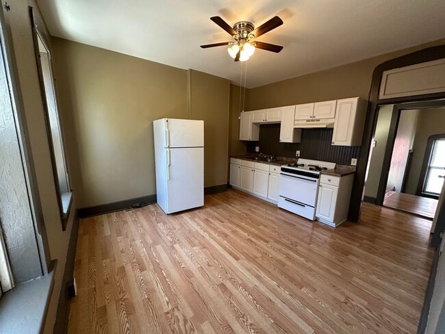 Photo - 208 S 12th St Unidad 208 1/2 S. 12th St.